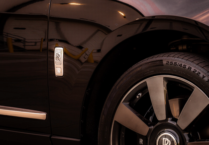 Rolls-Royce Cullinan (Black with Red)