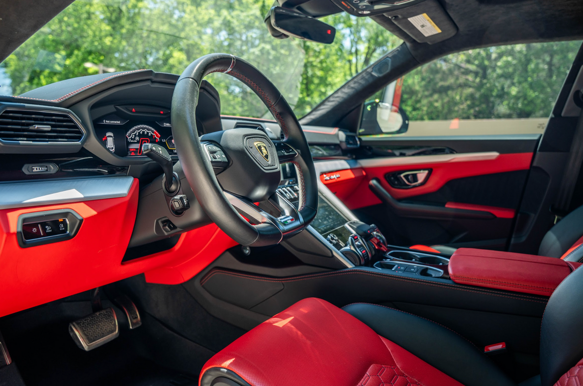 Lamborghini Urus (Black)