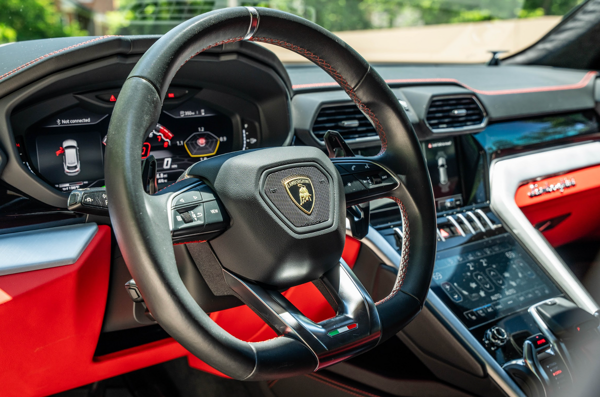 Lamborghini Urus (Black)