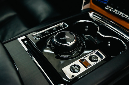 Rolls-Royce Cullinan (Black with Orange)
