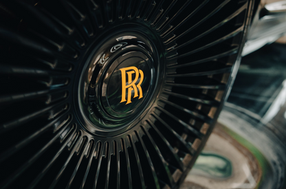 Rolls-Royce Cullinan (Black with Orange)