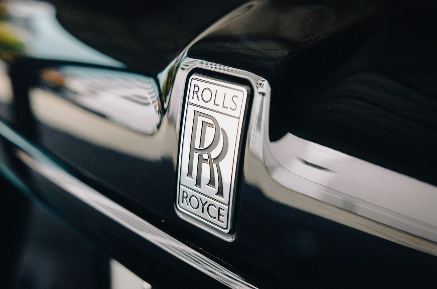 Rolls-Royce Cullinan (Black with Orange)