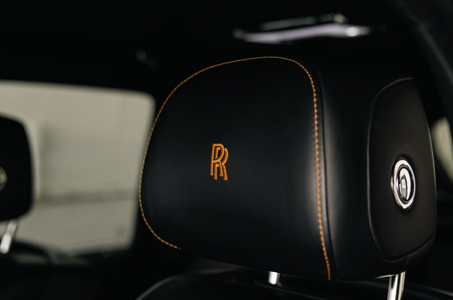 Rolls-Royce Cullinan (Black with Orange)